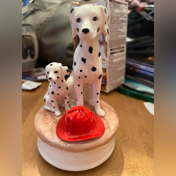 Otagiri Dalmatian with Fire Hat Music Box - vintage 1980โs ๐๐๐จ - Picture 5 of 9